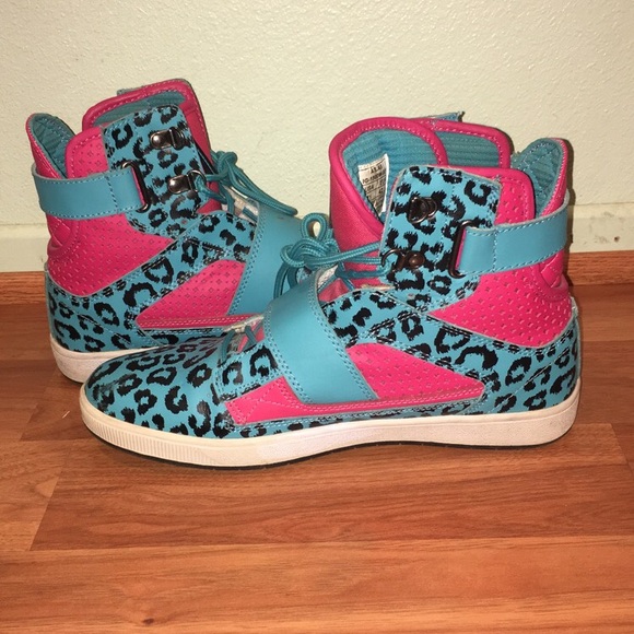 Cheetah print Valdo sneakers! - Picture 3 of 4